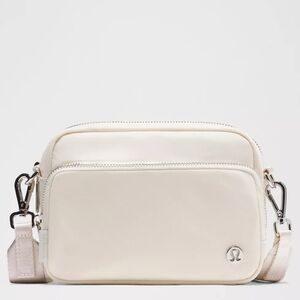 Lululemon Everywhere Crossbody Bag Size 2L Like New Condition ... Light Ivory